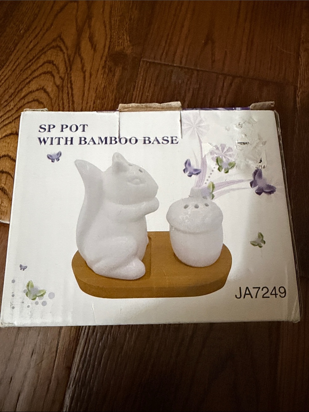 NWT White Ceramic Cat Spice Pot Set with Bamboo Base